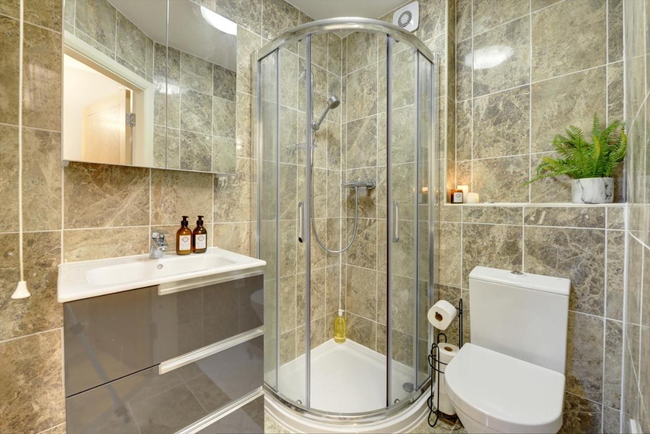 City Centre, 2 Bedroom, Secured Parking, 3 King Bed, Wifi Sleep 6 Guest Comfortable On Three King Size Beds, Jewellery Quarter , Birmingham City Centre , Allocated Secured Parking Εξωτερικό φωτογραφία