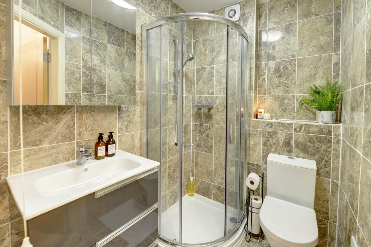 City Centre, 2 Bedroom, Secured Parking, 3 King Bed, Wifi Sleep 6 Guest Comfortable On Three King Size Beds, Jewellery Quarter , Birmingham City Centre , Allocated Secured Parking Εξωτερικό φωτογραφία