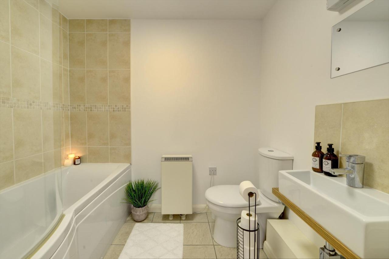 City Centre, 2 Bedroom, Secured Parking, 3 King Bed, Wifi Sleep 6 Guest Comfortable On Three King Size Beds, Jewellery Quarter , Birmingham City Centre , Allocated Secured Parking Εξωτερικό φωτογραφία