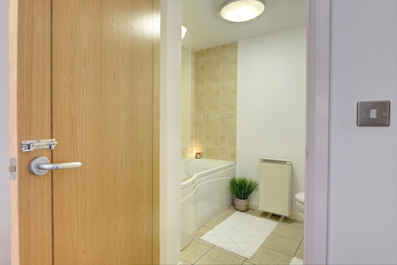 City Centre, 2 Bedroom, Secured Parking, 3 King Bed, Wifi Sleep 6 Guest Comfortable On Three King Size Beds, Jewellery Quarter , Birmingham City Centre , Allocated Secured Parking Εξωτερικό φωτογραφία