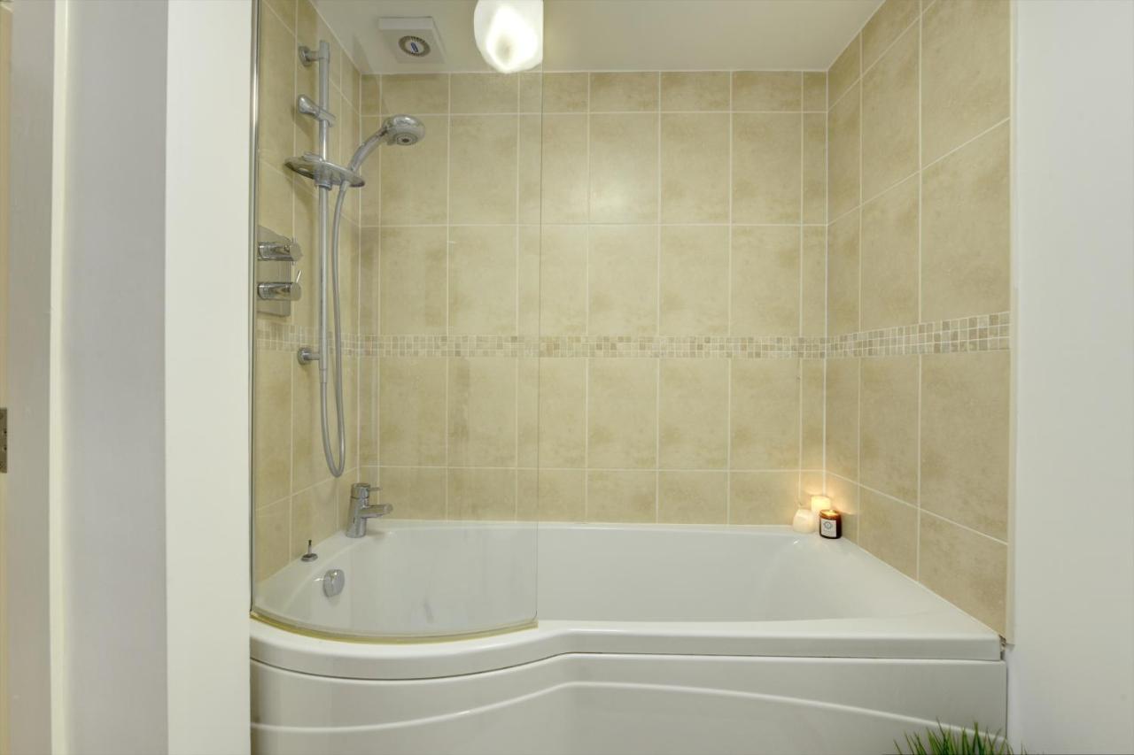 City Centre, 2 Bedroom, Secured Parking, 3 King Bed, Wifi Sleep 6 Guest Comfortable On Three King Size Beds, Jewellery Quarter , Birmingham City Centre , Allocated Secured Parking Εξωτερικό φωτογραφία