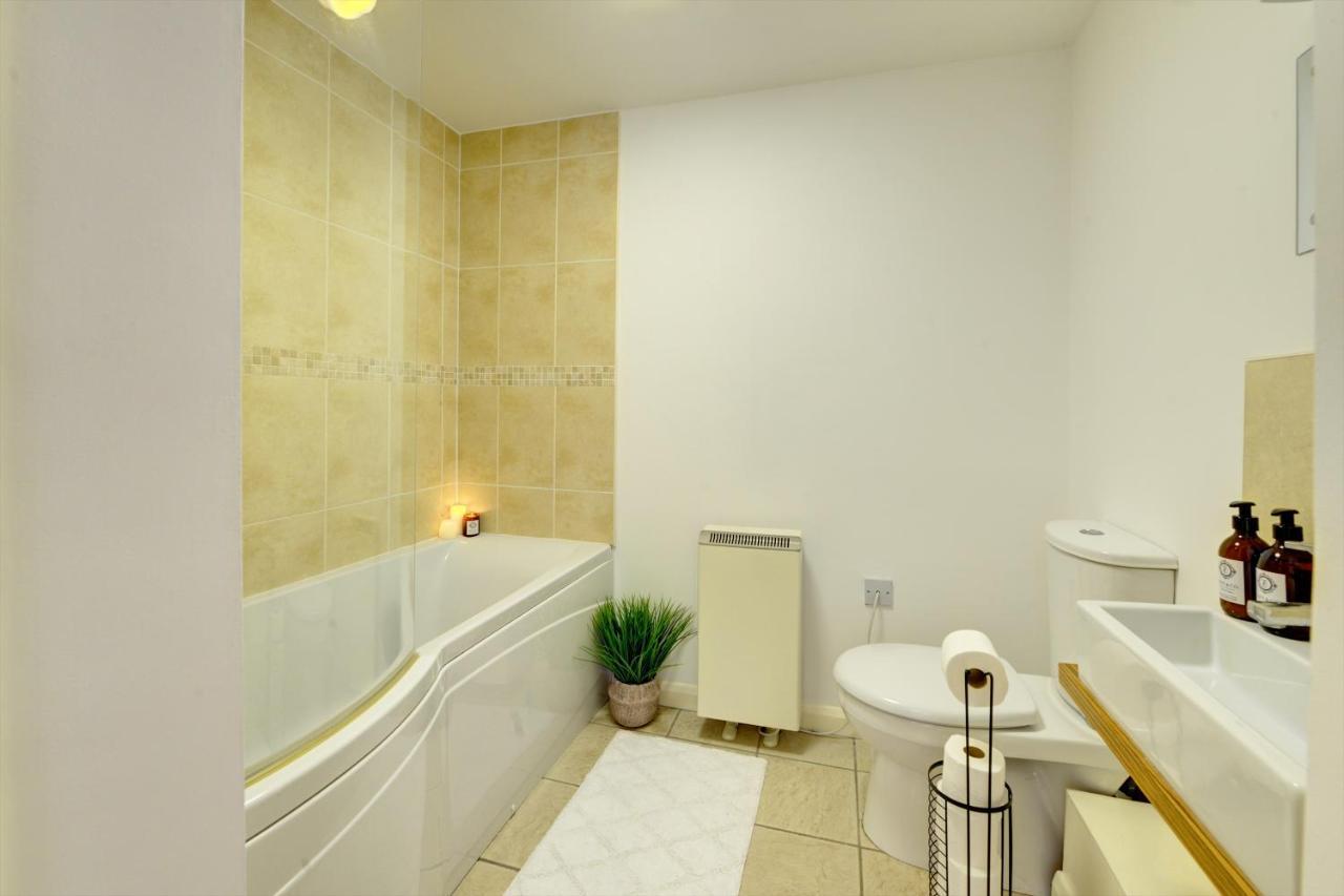City Centre, 2 Bedroom, Secured Parking, 3 King Bed, Wifi Sleep 6 Guest Comfortable On Three King Size Beds, Jewellery Quarter , Birmingham City Centre , Allocated Secured Parking Εξωτερικό φωτογραφία